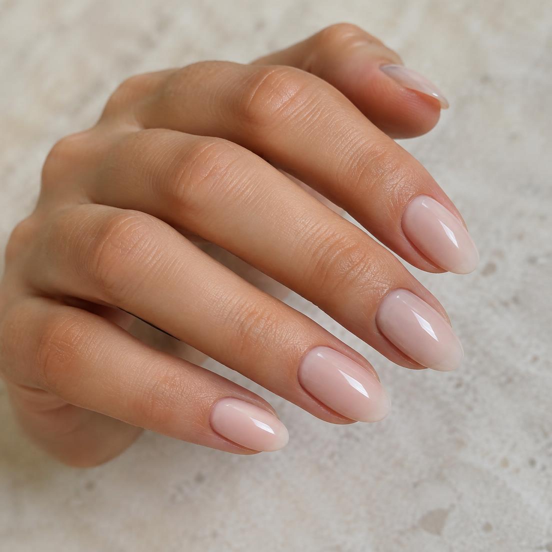 Illustratief beeld van verzorgde nude nagels